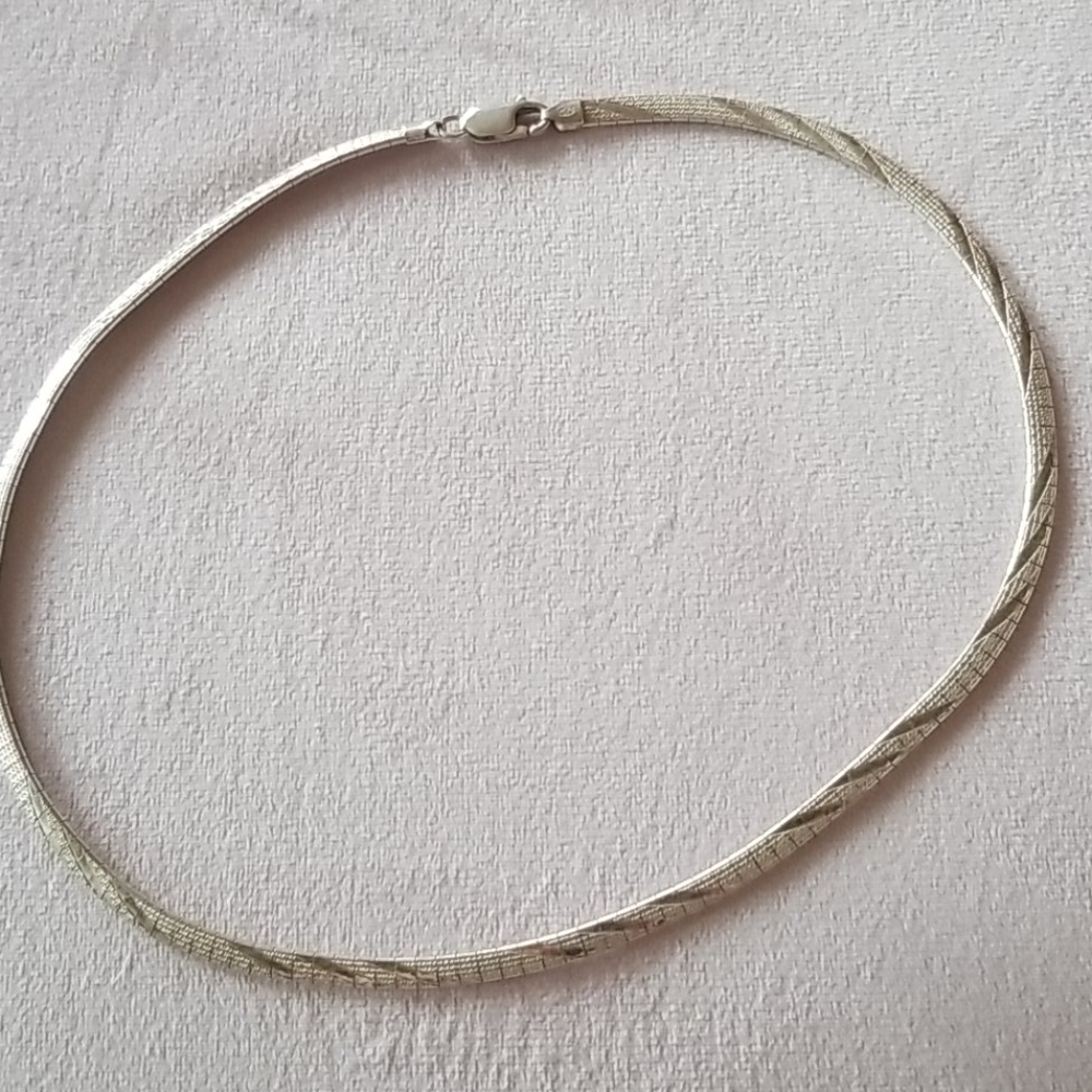 Brand new never worn 925 sterling silver necklace